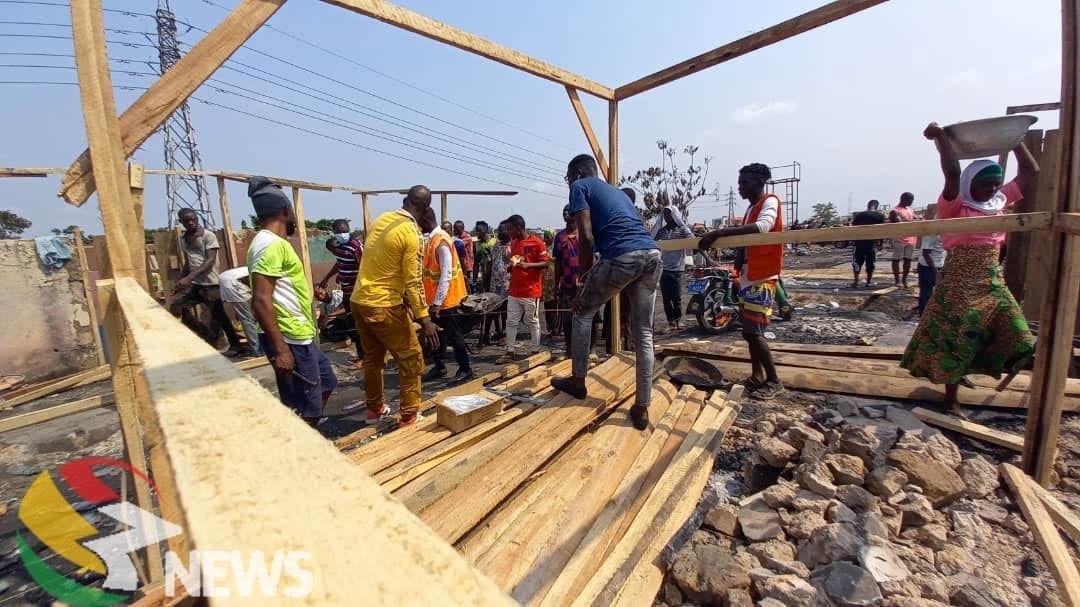 [Photos] Dagombaline fire: Victims defy city authorities to start rebuilding