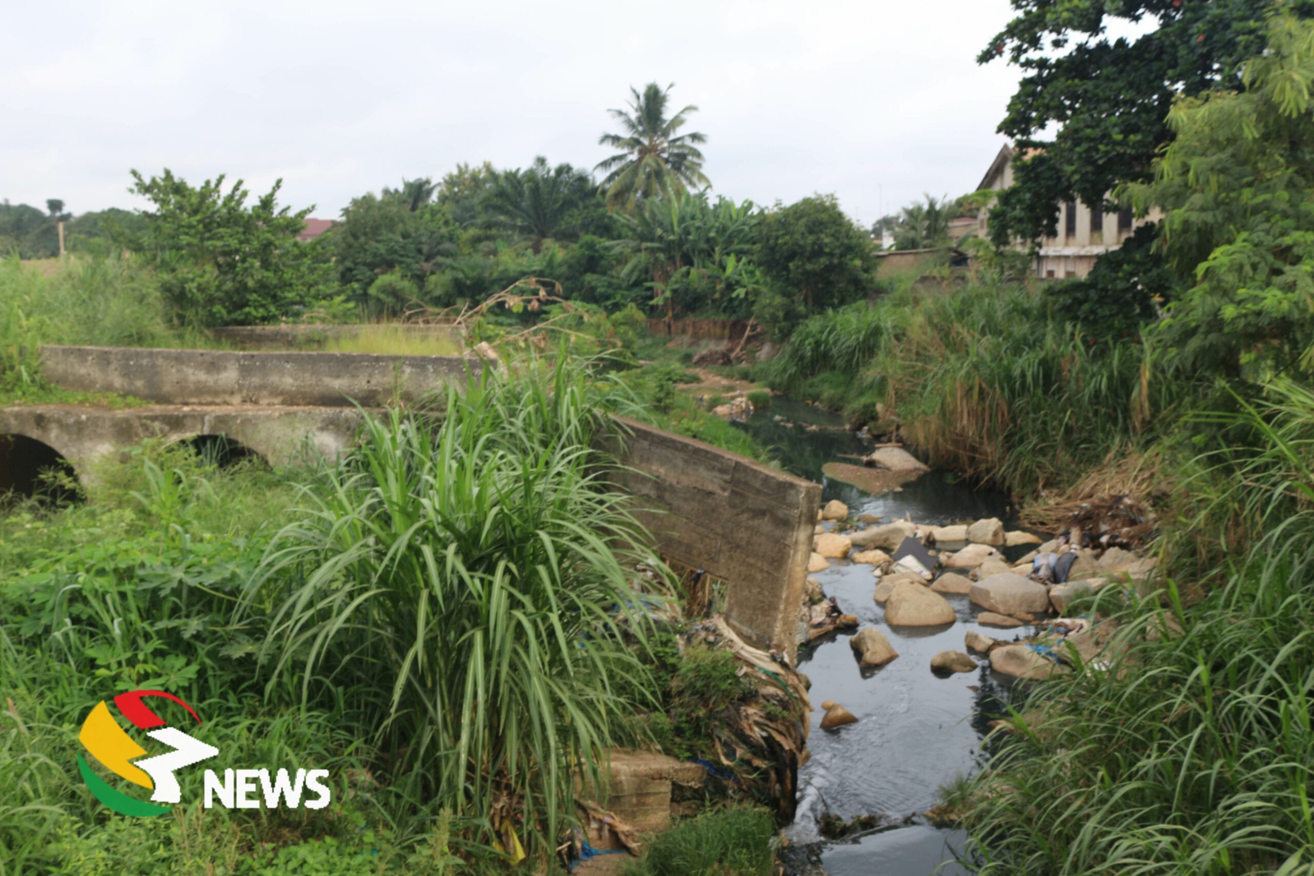 #FixTheCountry: Youth threaten demo over abandoned broken bridge connecting Sofoline to Bohyen [Photos]