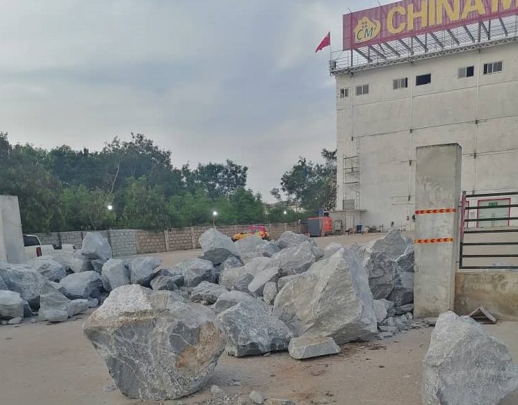 West Hills Mall manager held for blocking China Mall