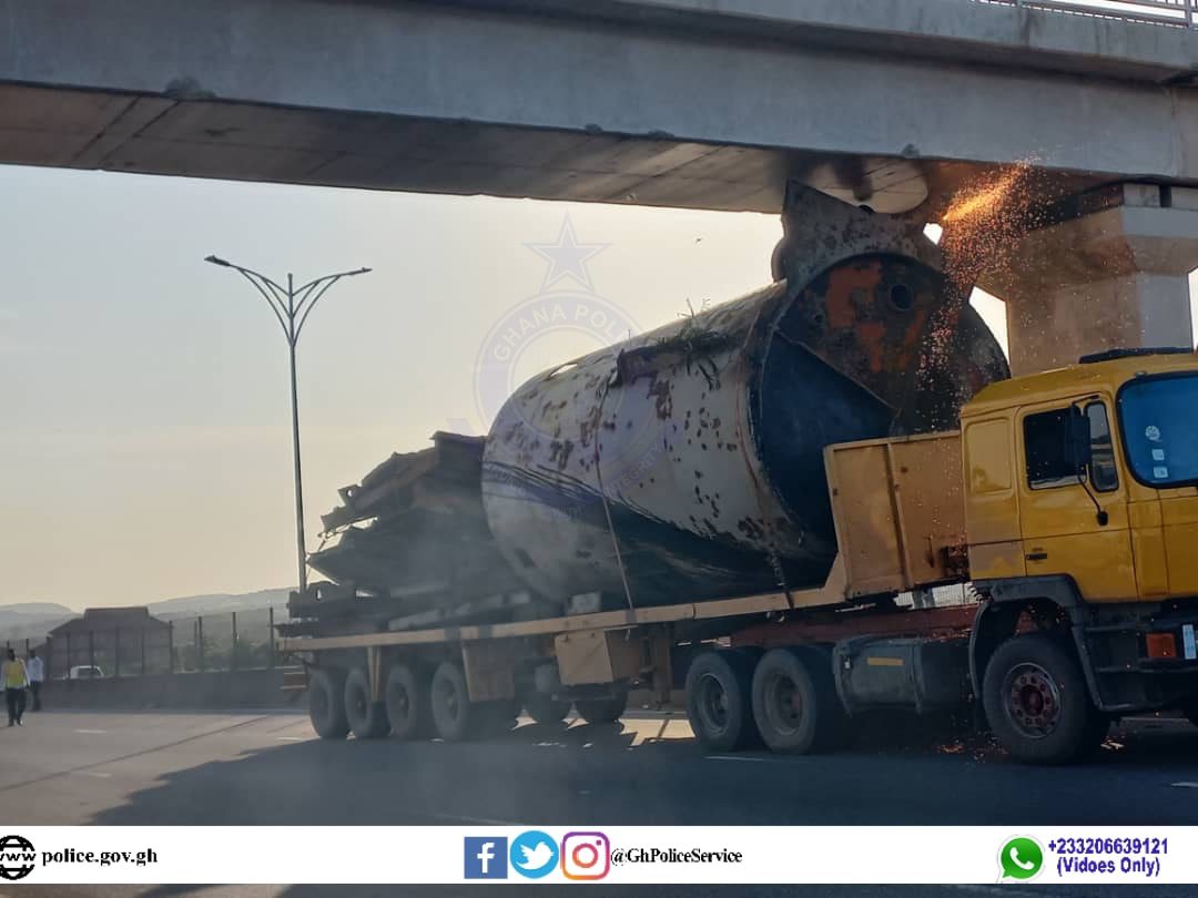 Driver of truck that got stuck to footbridge on N1 arrested