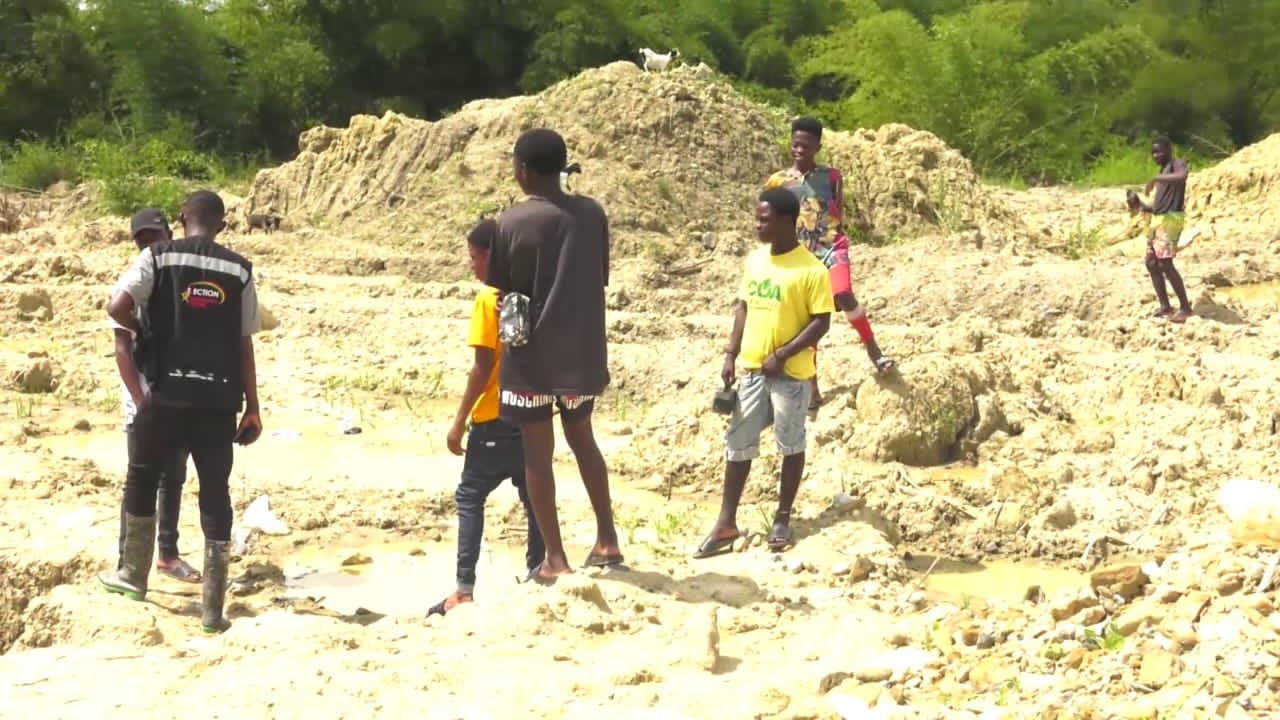 Children in galamsey