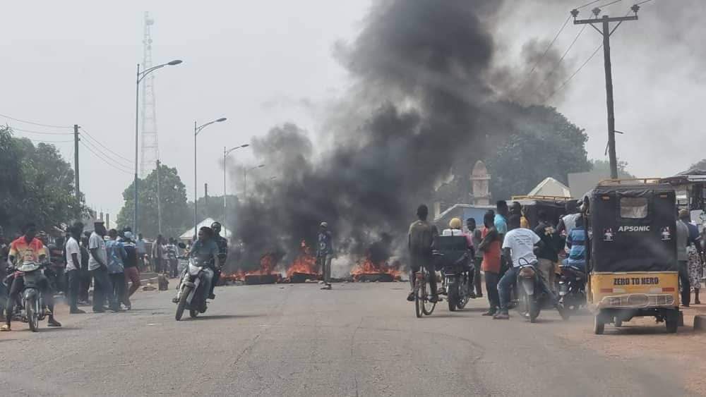 Chaotic scenes in Walewale, Nalerigu as youth express anger over military attempt to arrest new Bawku chief